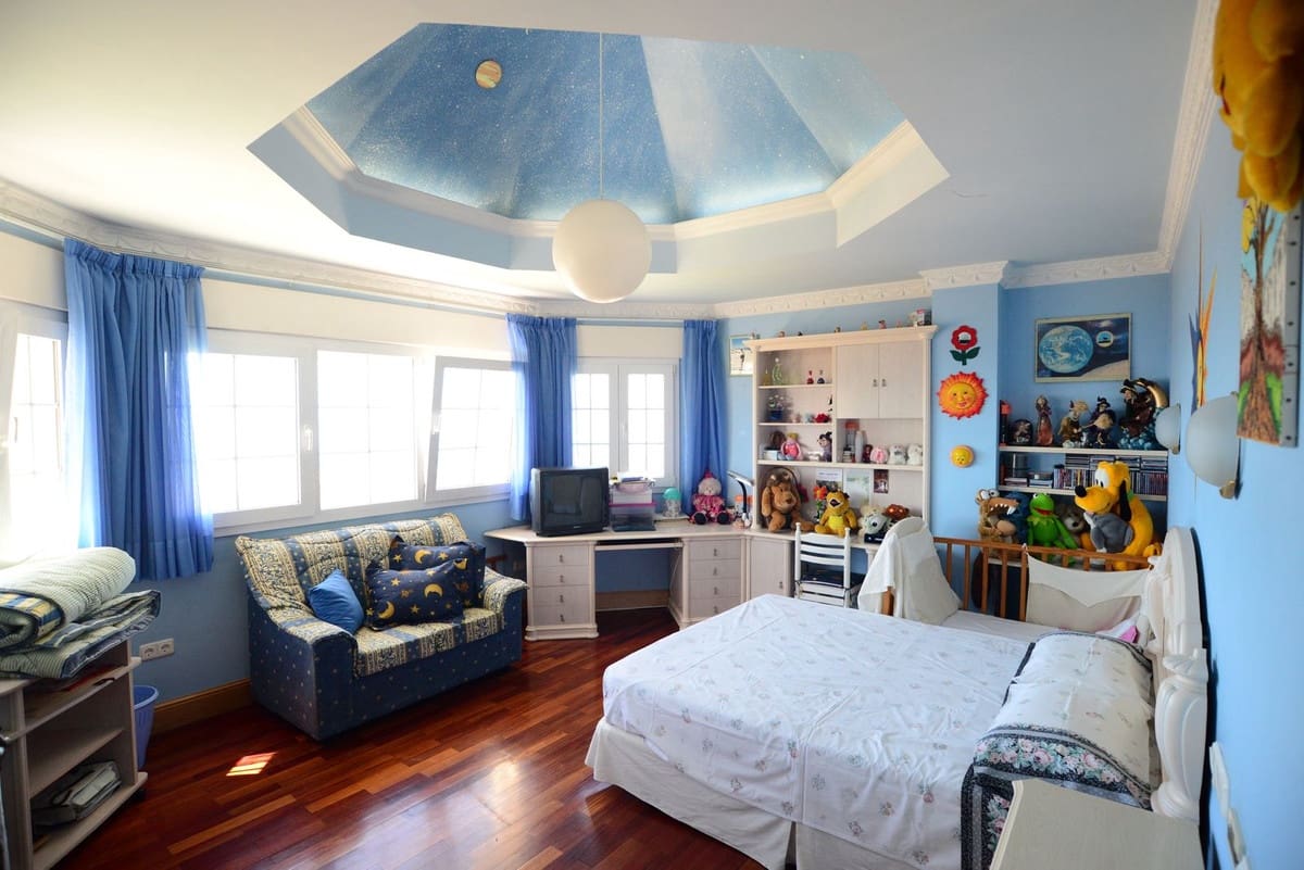 6 soverom Villa til salgs i Malaga by med svømmebasseng - € 3 150 000 (Ref: 8474966)