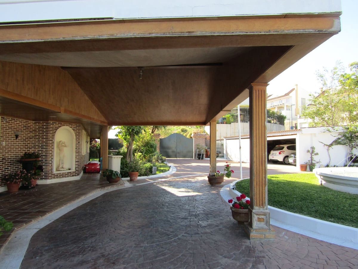 6 soverom Villa til salgs i Malaga by med svømmebasseng - € 3 150 000 (Ref: 8474966)