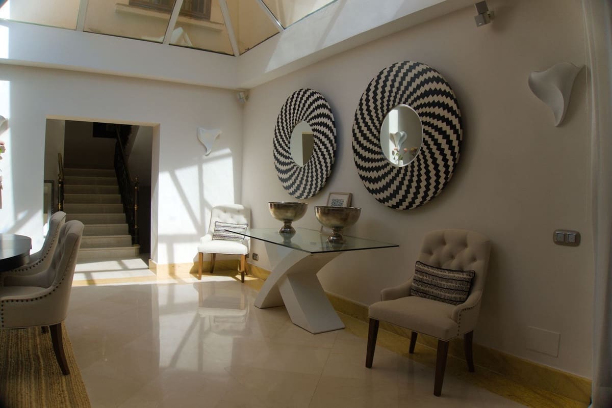 5 bedroom Villa for sale in Aloha Golf with pool garage - € 3,500,000 (Ref: 8474983)