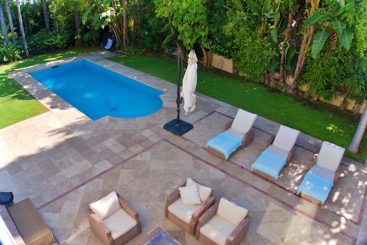 5 bedroom Villa for sale in Aloha Golf with pool garage - € 3,500,000 (Ref: 8474983)