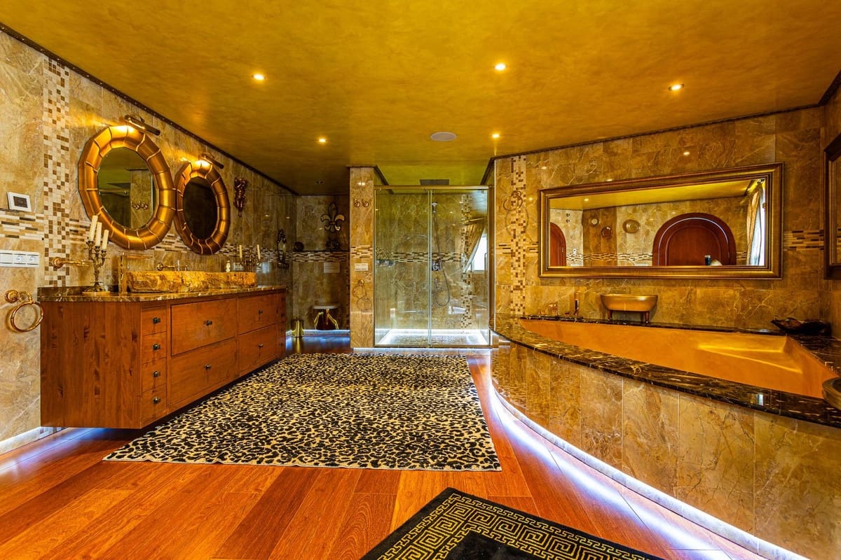 8 sypialnia Willa na sprzedaż w Benalmadena z basenem garażem - 8 000 000 € (Ref: 8474995)