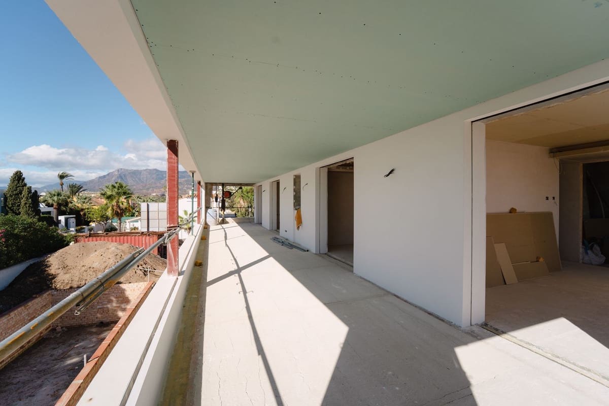 4 sypialnia Willa na sprzedaż w Las Chapas z basenem - 3 000 000 € (Ref: 8475004)