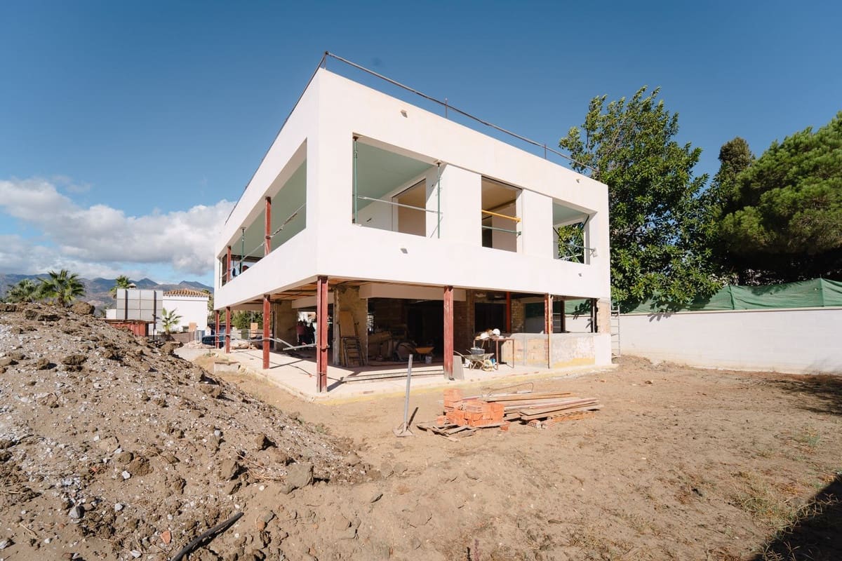 4 sypialnia Willa na sprzedaż w Las Chapas z basenem - 3 000 000 € (Ref: 8475004)