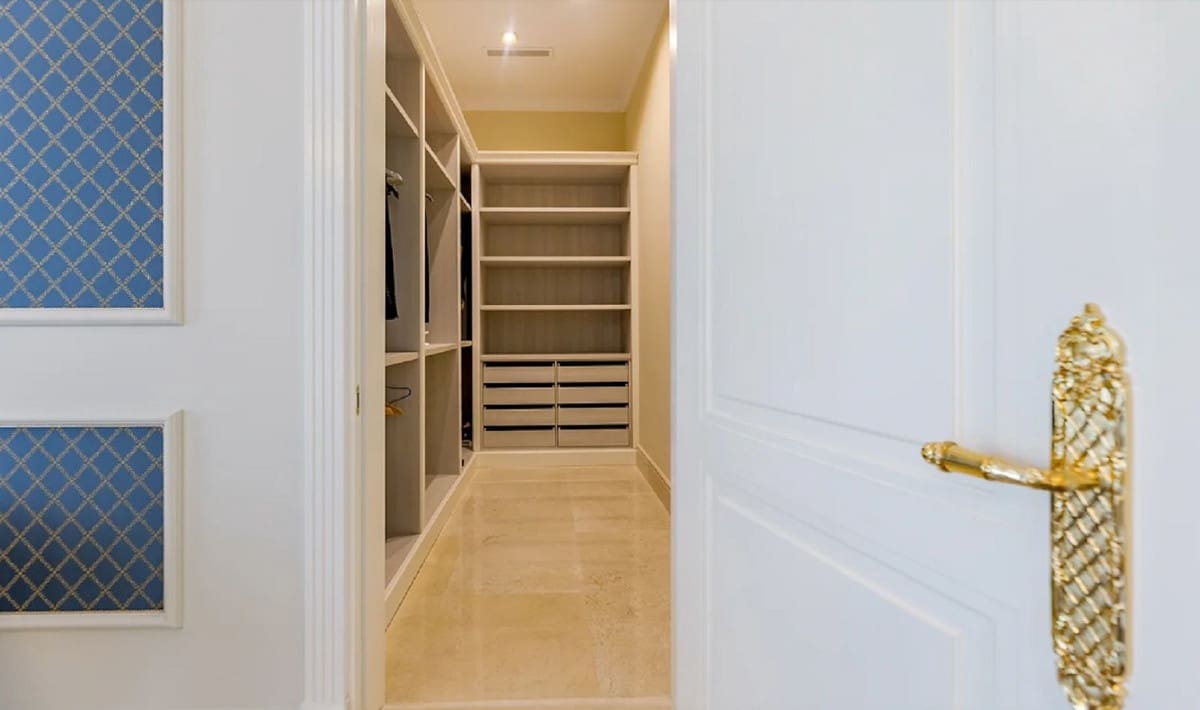 7 bedroom Villa for sale in Golden Mile with pool garage - € 24,000,000 (Ref: 8477731)