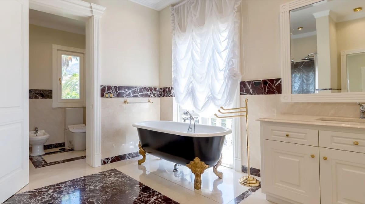 7 bedroom Villa for sale in Golden Mile with pool garage - € 24,000,000 (Ref: 8477731)