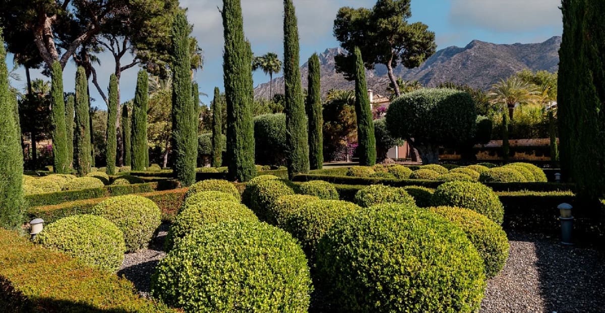 7 bedroom Villa for sale in Golden Mile with pool garage - € 24,000,000 (Ref: 8477731)