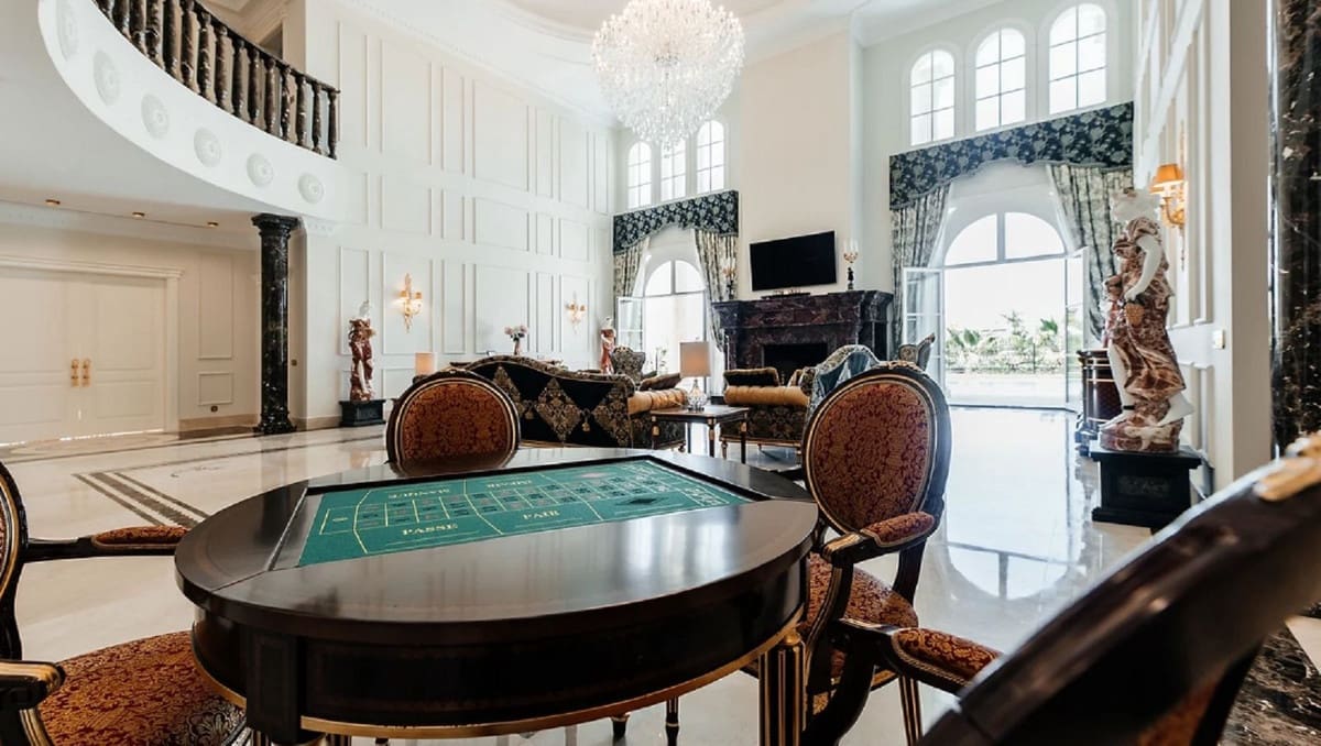 7 bedroom Villa for sale in Golden Mile with pool garage - € 24,000,000 (Ref: 8477731)