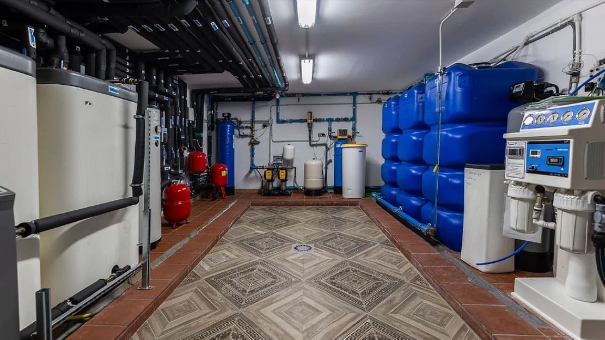 7 bedroom Villa for sale in Golden Mile with pool garage - € 24,000,000 (Ref: 8477731)