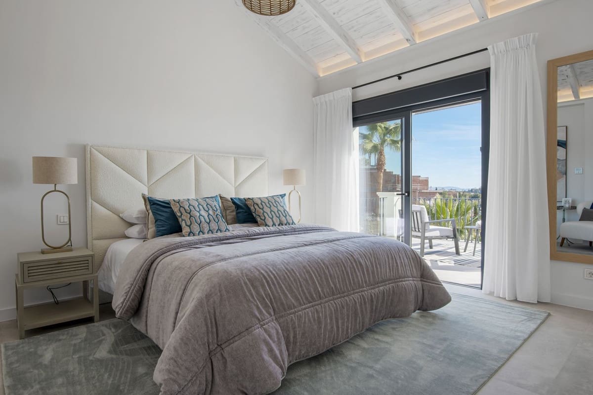 5 bedroom Villa for sale in Los Flamingos with pool garage - € 3,495,000 (Ref: 8485153)