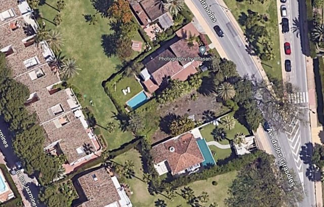 Grunde uden byggetilladelser til salg i Las Brisas, Marbella - € 640.000 (Ref: 8514251)