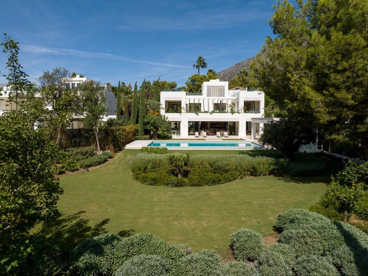 5 bedroom Villa for sale in Golden Mile with pool - € 12,950,000 (Ref: 8514317)