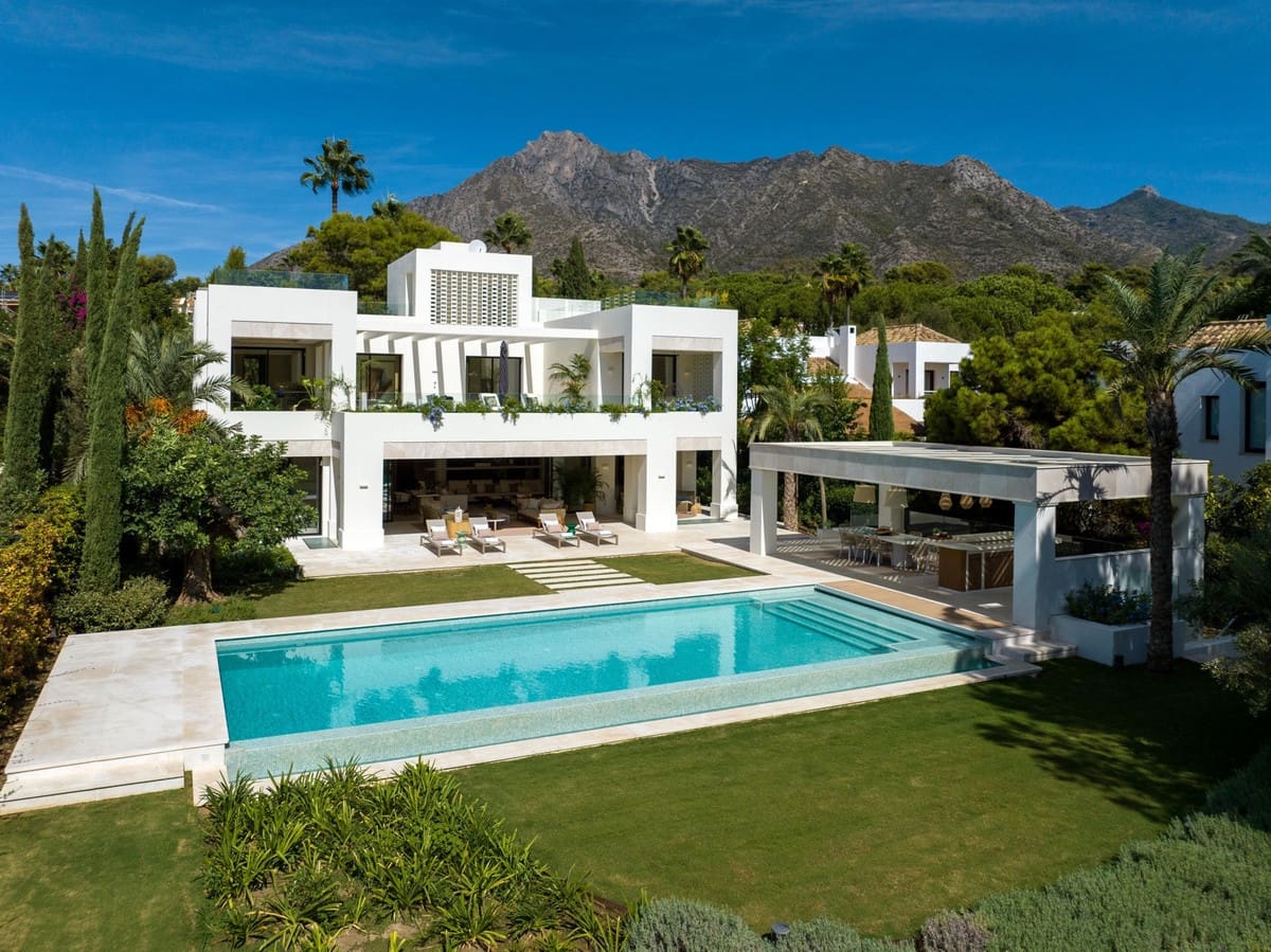 5 bedroom Villa for sale in Golden Mile with pool - € 12,950,000 (Ref: 8514317)