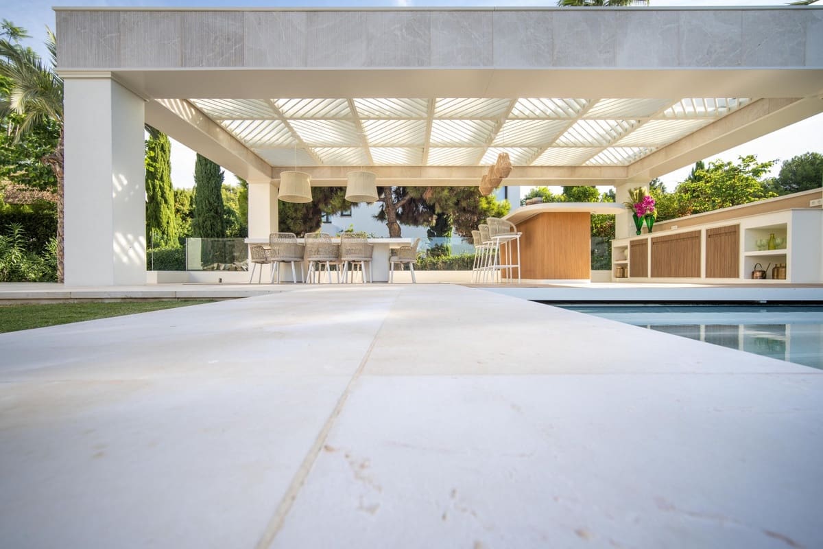 5 bedroom Villa for sale in Golden Mile with pool - € 12,950,000 (Ref: 8514317)