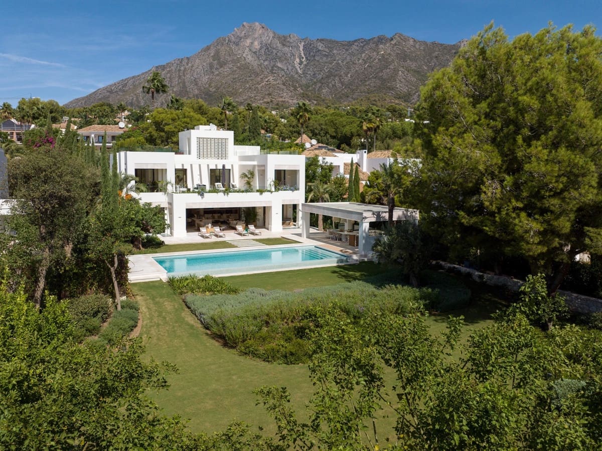 5 bedroom Villa for sale in Golden Mile with pool - € 12,950,000 (Ref: 8514317)