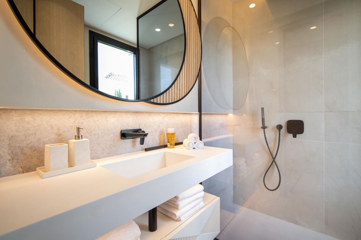 5 bedroom Villa for sale in Golden Mile with pool - € 12,950,000 (Ref: 8514317)