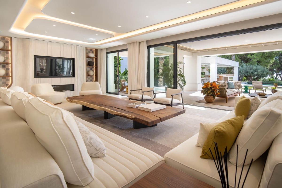 5 bedroom Villa for sale in Golden Mile with pool - € 12,950,000 (Ref: 8514317)