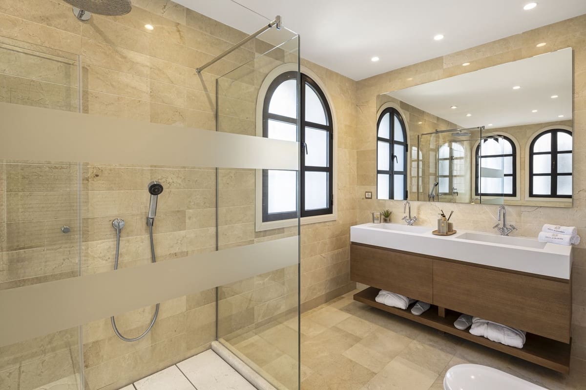 12 camera da letto Villa in vendita in Nueva Andalucia con piscina garage - 10.850.000 € (Rif: 8514327)