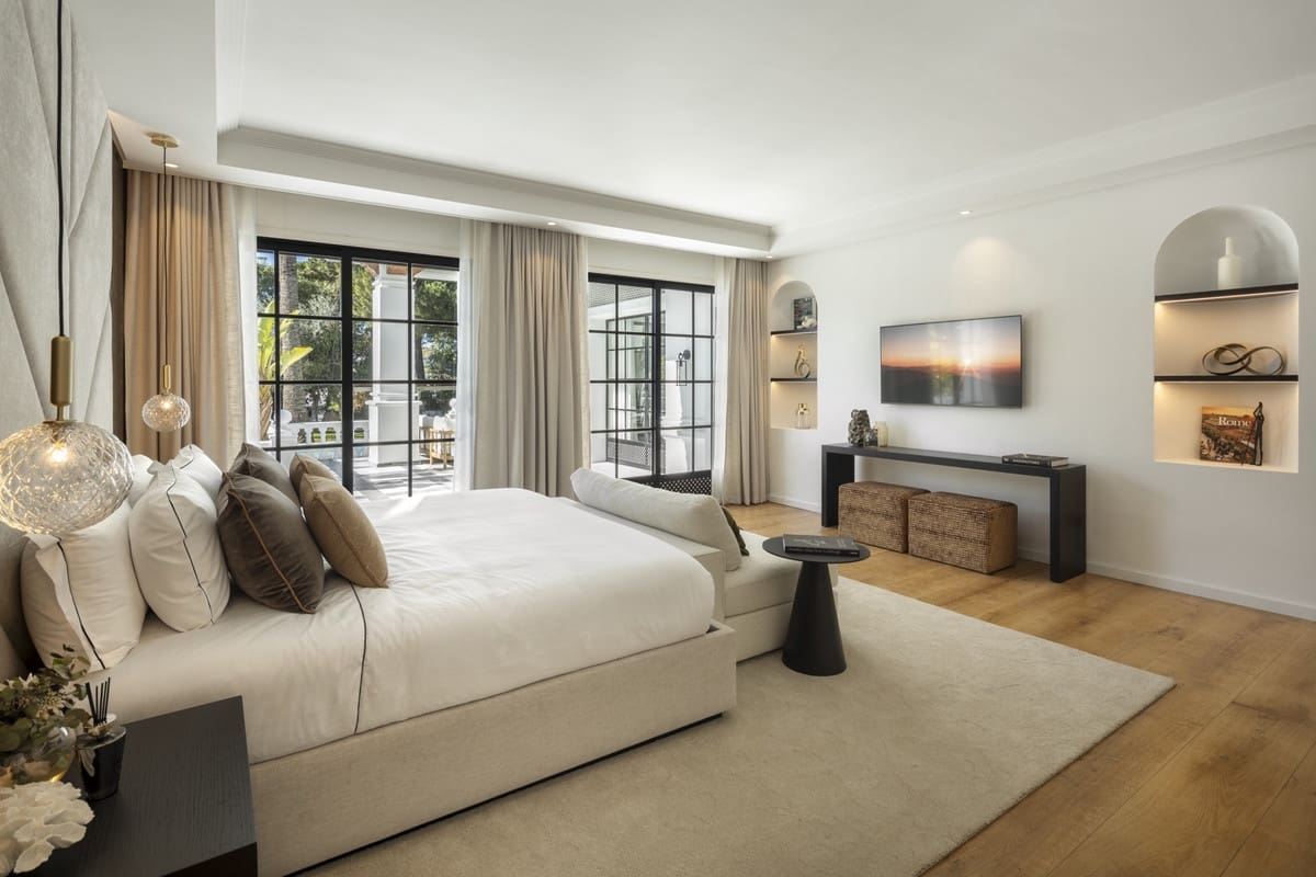 12 chambre Villa/Maison à vendre à Aloha Golf avec piscine - 10 850 000 € (Ref: 8514340)