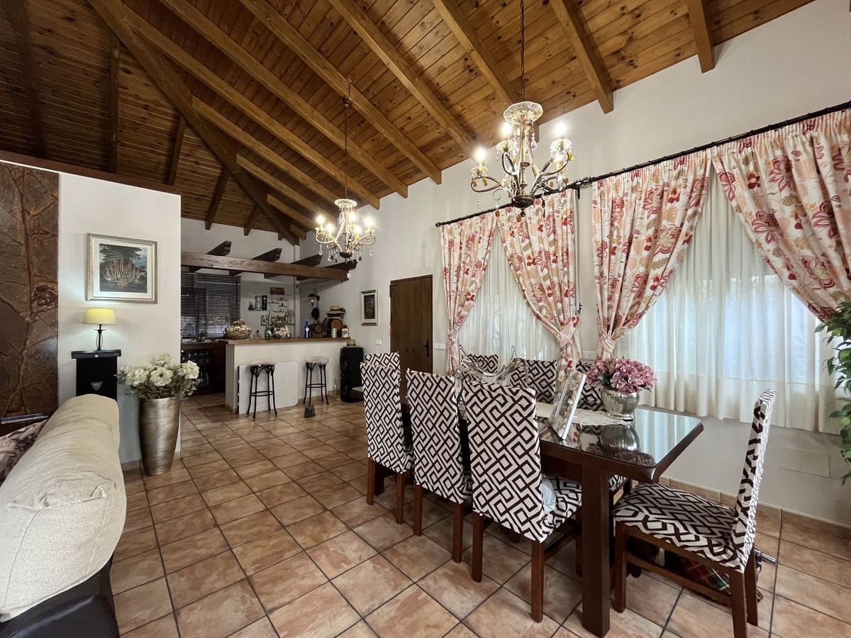 6 soveværelse Finca/Landehus til salg i Coin med swimmingpool - € 3.640.000 (Ref: 8529425)