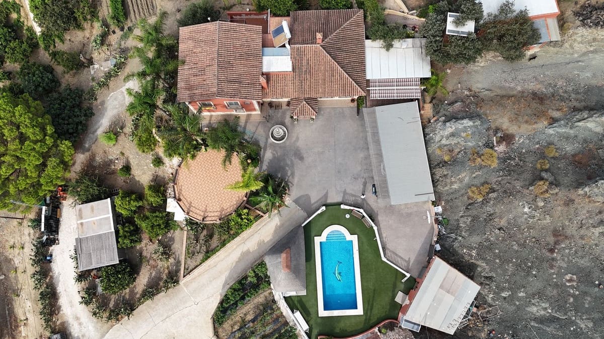 6 soveværelse Finca/Landehus til salg i Coin med swimmingpool - € 3.640.000 (Ref: 8529425)