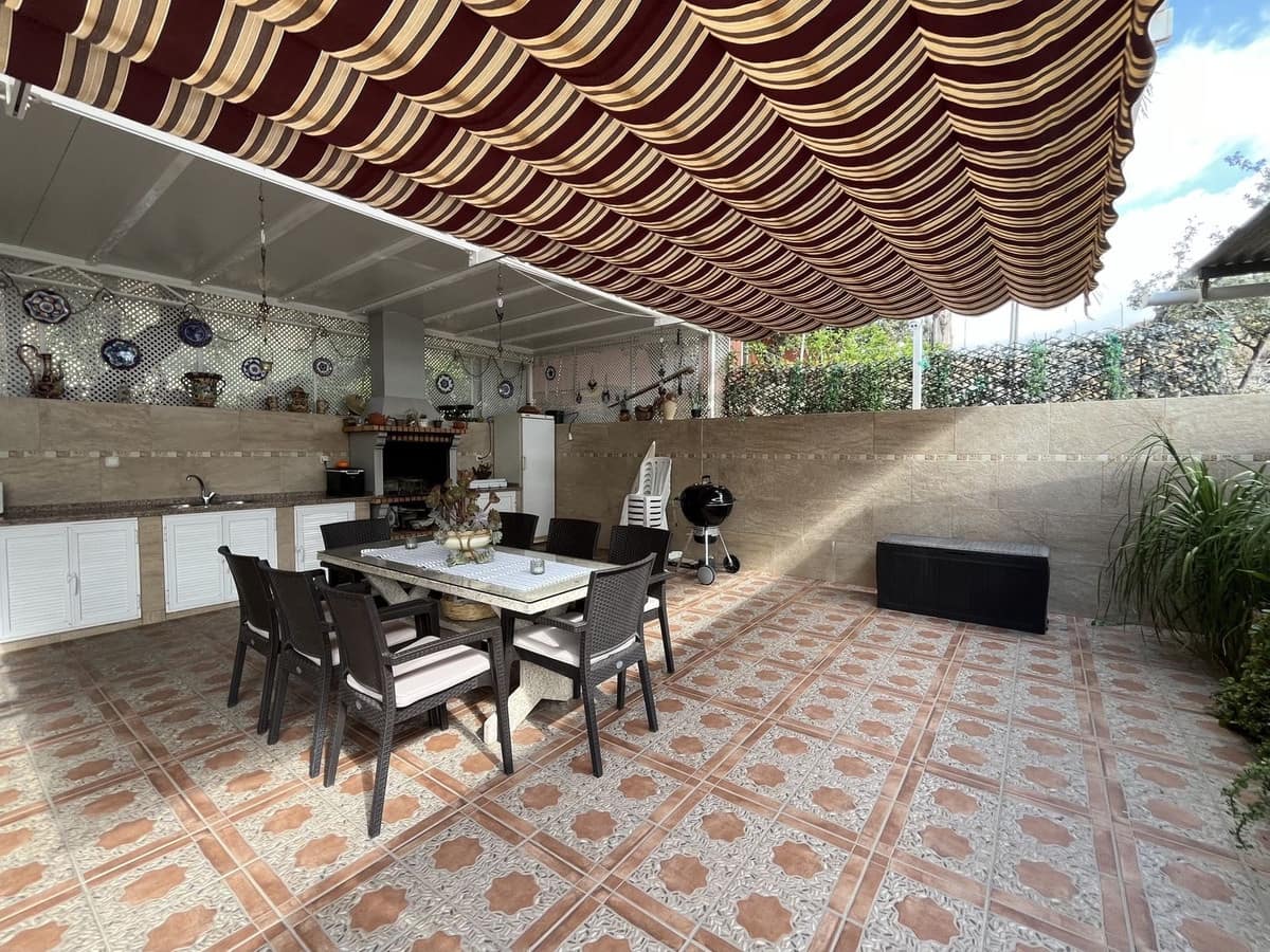 6 soveværelse Finca/Landehus til salg i Coin med swimmingpool - € 3.640.000 (Ref: 8529425)