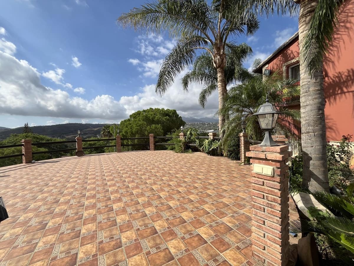 6 soveværelse Finca/Landehus til salg i Coin med swimmingpool - € 3.640.000 (Ref: 8529425)