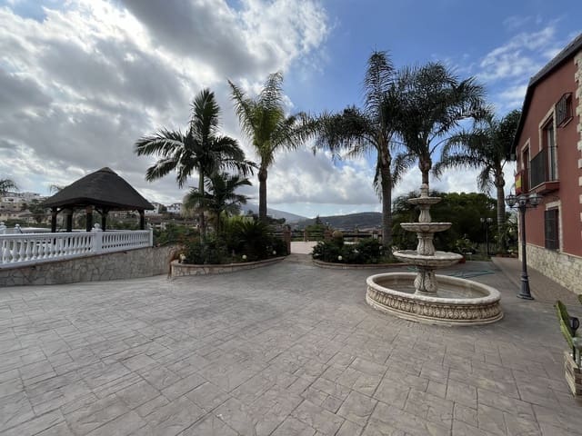 6 soveværelse Finca/Landehus til salg i Coín med swimmingpool - € 3.640.000 (Ref: 8529425)