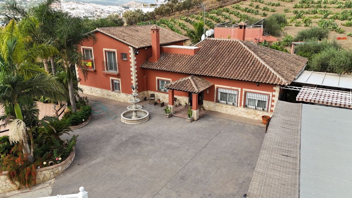 6 soveværelse Finca/Landehus til salg i Coin med swimmingpool - € 3.640.000 (Ref: 8529425)