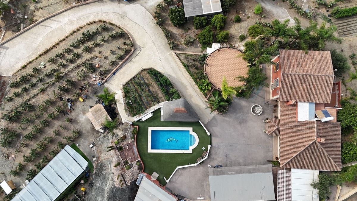 6 soveværelse Finca/Landehus til salg i Coin med swimmingpool - € 3.640.000 (Ref: 8529425)