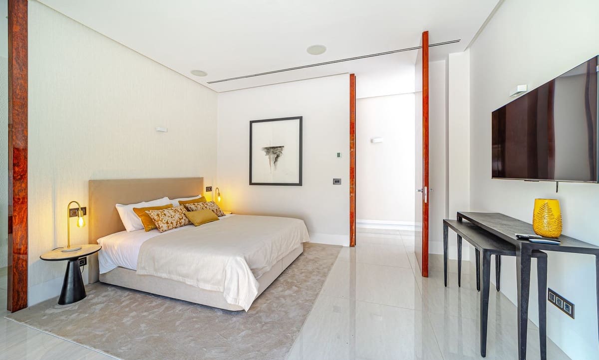 6 sypialnia Willa na sprzedaż w Nueva Andalucia z basenem garażem - 4 700 000 € (Ref: 8529434)