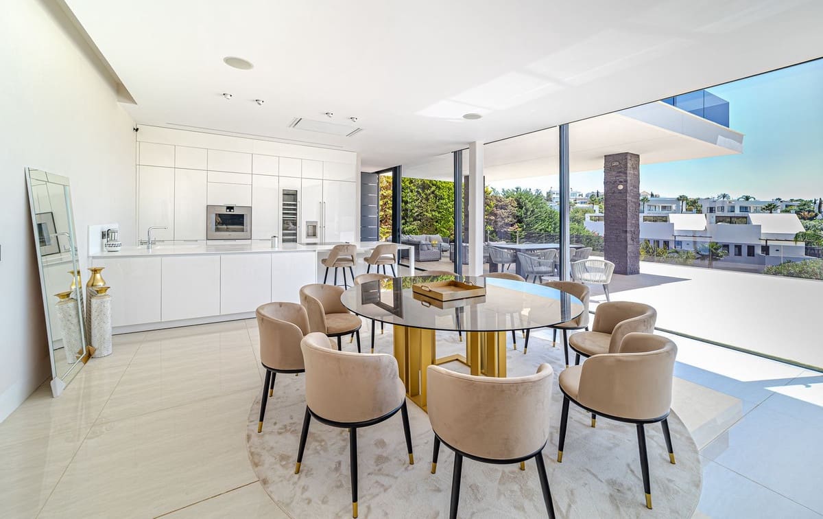 6 sypialnia Willa na sprzedaż w Nueva Andalucia z basenem garażem - 4 700 000 € (Ref: 8529434)