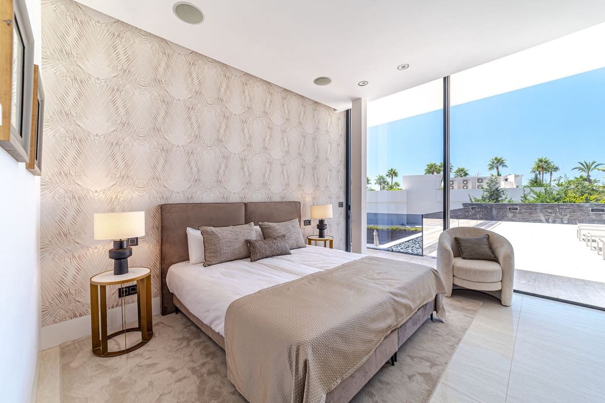 6 sypialnia Willa na sprzedaż w Nueva Andalucia z basenem garażem - 4 700 000 € (Ref: 8529434)