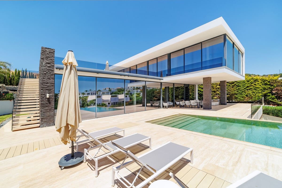 6 sypialnia Willa na sprzedaż w Nueva Andalucia z basenem garażem - 4 700 000 € (Ref: 8529434)