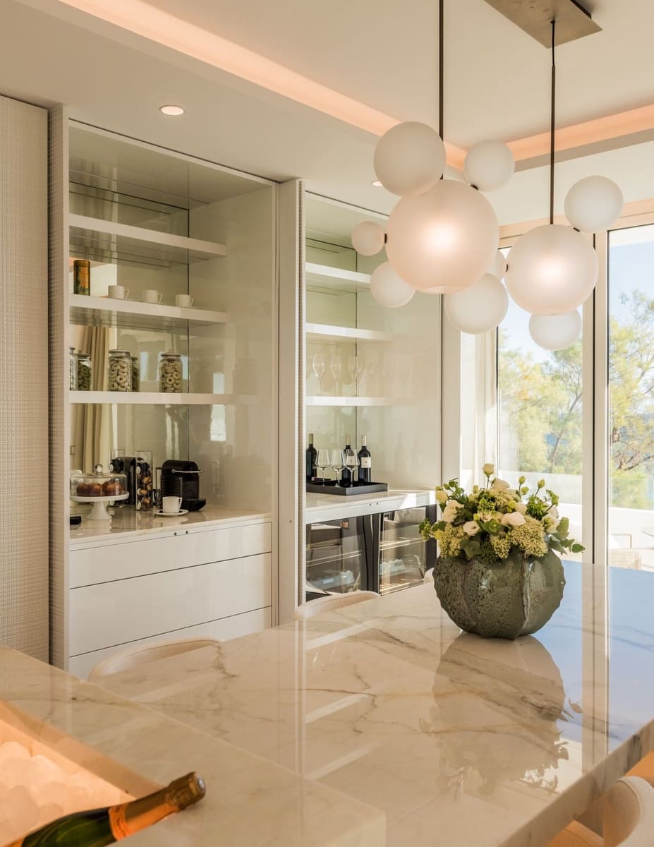 4 soveværelse Studio til salg i Golden Mile med swimmingpool garage - € 10.900.000 (Ref: 8529439)