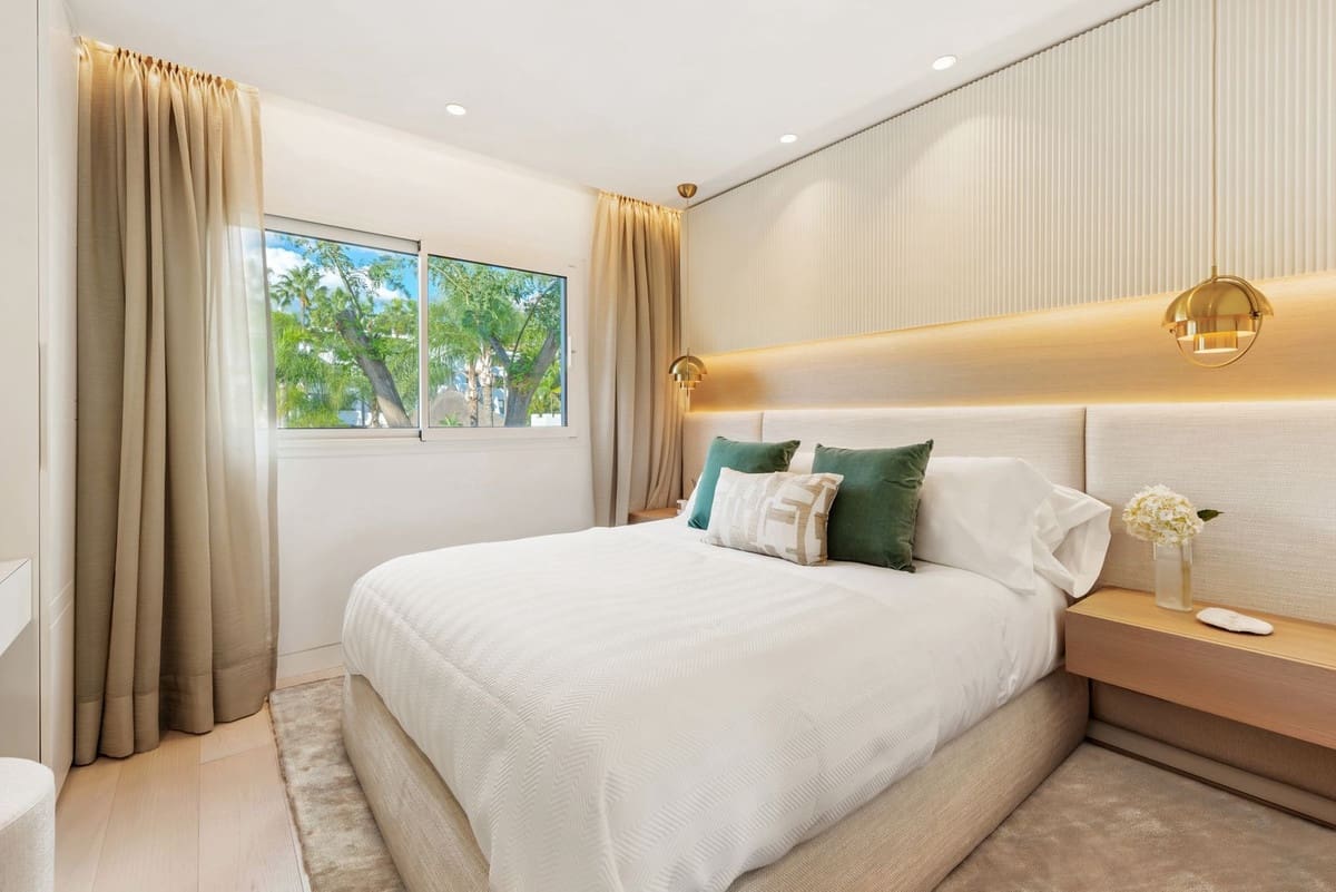 4 soveværelse Studio til salg i Golden Mile med swimmingpool garage - € 10.900.000 (Ref: 8529439)