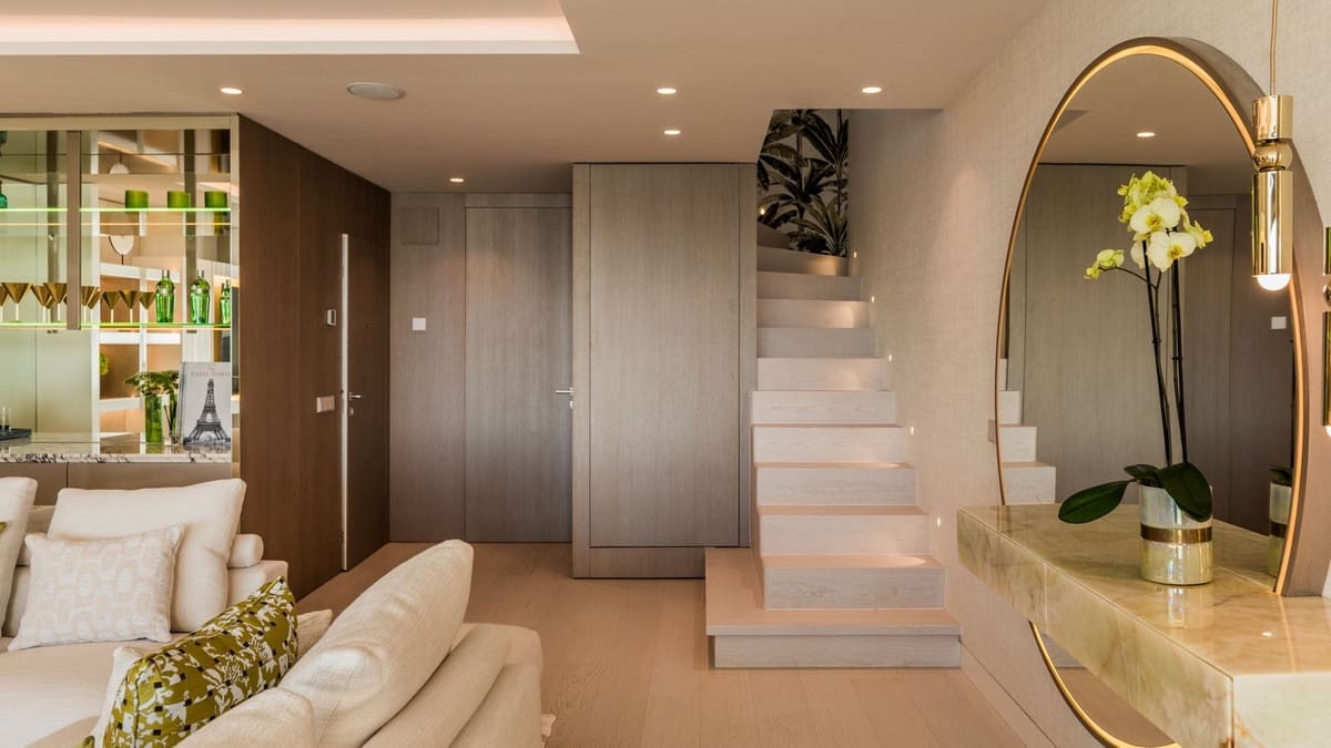 4 soveværelse Studio til salg i Golden Mile med swimmingpool garage - € 10.900.000 (Ref: 8529439)