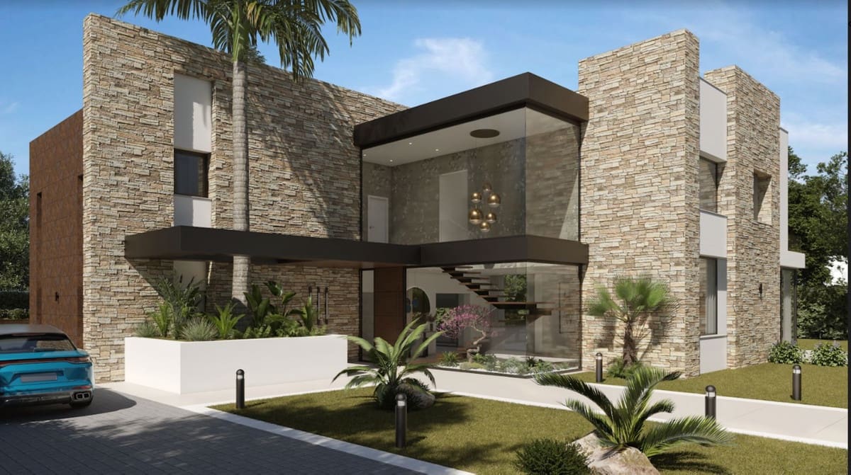 5 bedroom Villa for sale in Sotogrande with pool garage - € 2,500,000 (Ref: 8529440)