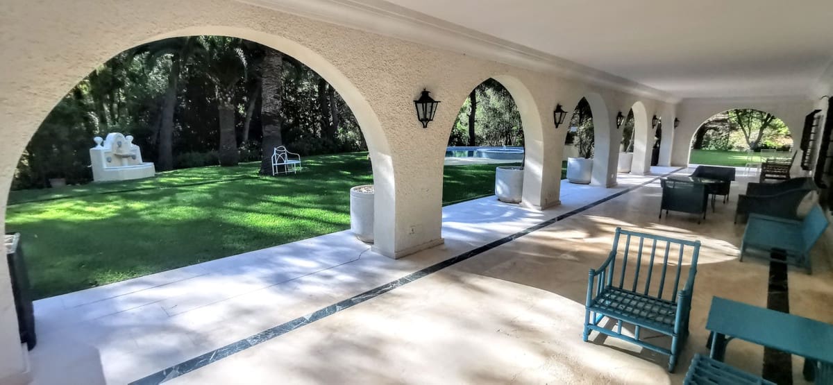 9 soverom Villa til salgs i Golden Mile med svømmebasseng garasje - € 10 500 000 (Ref: 8529540)