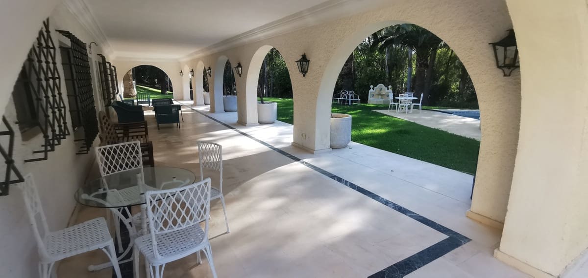 9 soverom Villa til salgs i Golden Mile med svømmebasseng garasje - € 10 500 000 (Ref: 8529540)