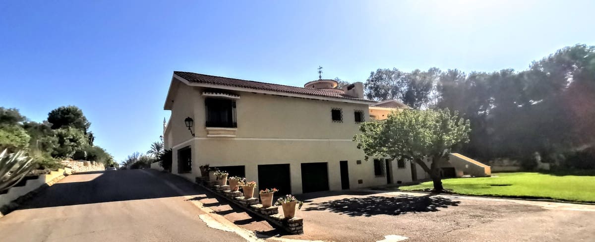 9 soverom Villa til salgs i Golden Mile med svømmebasseng garasje - € 10 500 000 (Ref: 8529540)