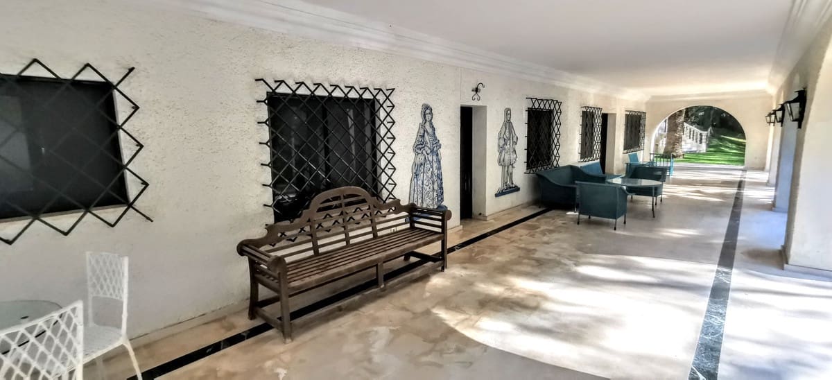 9 soverom Villa til salgs i Golden Mile med svømmebasseng garasje - € 10 500 000 (Ref: 8529540)