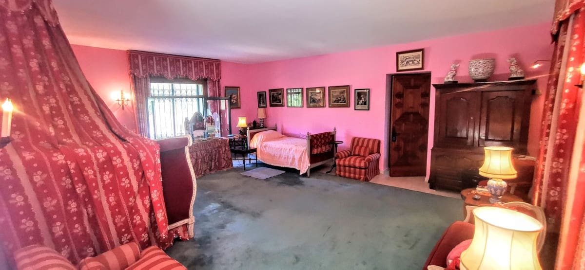 9 soverom Villa til salgs i Golden Mile med svømmebasseng garasje - € 10 500 000 (Ref: 8529540)