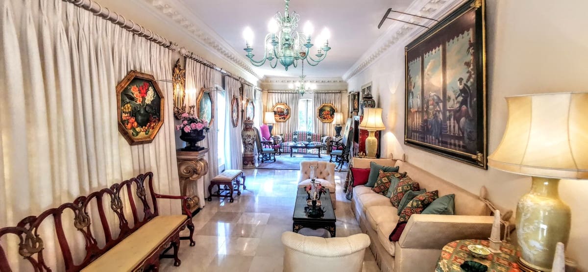 9 soverom Villa til salgs i Golden Mile med svømmebasseng garasje - € 10 500 000 (Ref: 8529540)