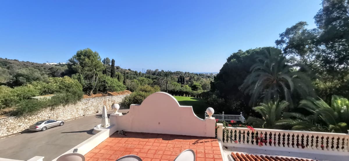 9 soverom Villa til salgs i Golden Mile med svømmebasseng garasje - € 10 500 000 (Ref: 8529540)