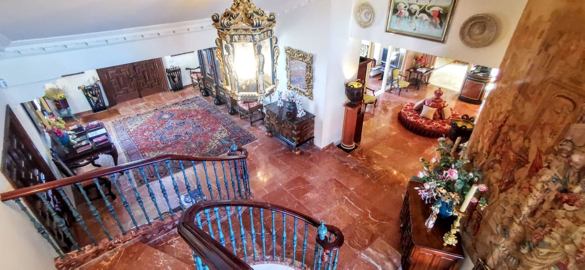 9 soverom Villa til salgs i Golden Mile med svømmebasseng garasje - € 10 500 000 (Ref: 8529540)