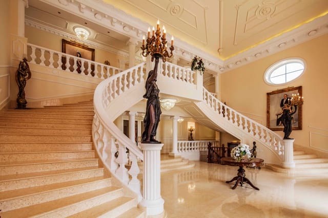 8 sypialnia Willa na sprzedaż w Sotogrande Alto, San Roque z basenem garażem - 10 000 000 € (Ref: 8529541)