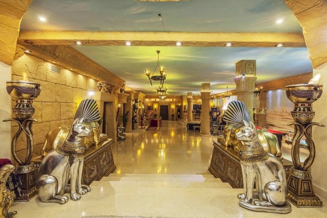 8 sypialnia Willa na sprzedaż w Sotogrande Alto, San Roque z basenem garażem - 10 000 000 € (Ref: 8529541)