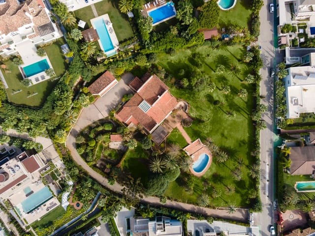 Teren niezagospodarowany na sprzedaż w Las Brisas, Marbella - 10 900 000 € (Ref: 8529542)