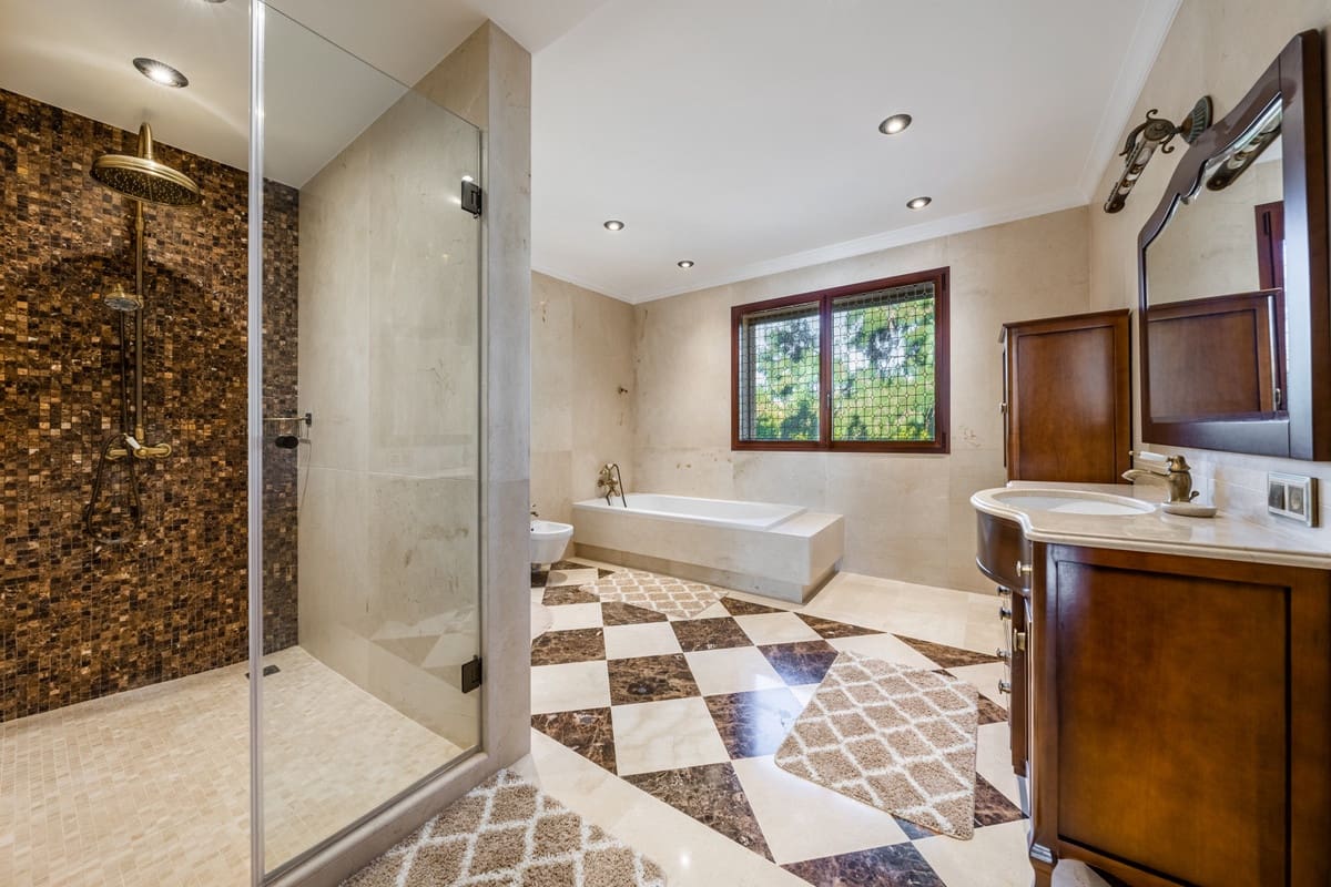 6 soveværelse Villa til salg i Guadalmina med swimmingpool - € 11.500.000 (Ref: 8529558)