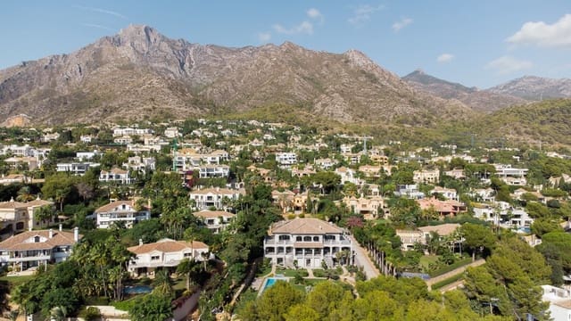 6 bedroom Villa for sale in Sierra Blanca, Marbella with pool - € 29,000,000 (Ref: 8529561)